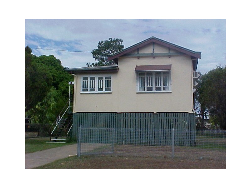 8 Medcraf Street, Park Avenue QLD 4701