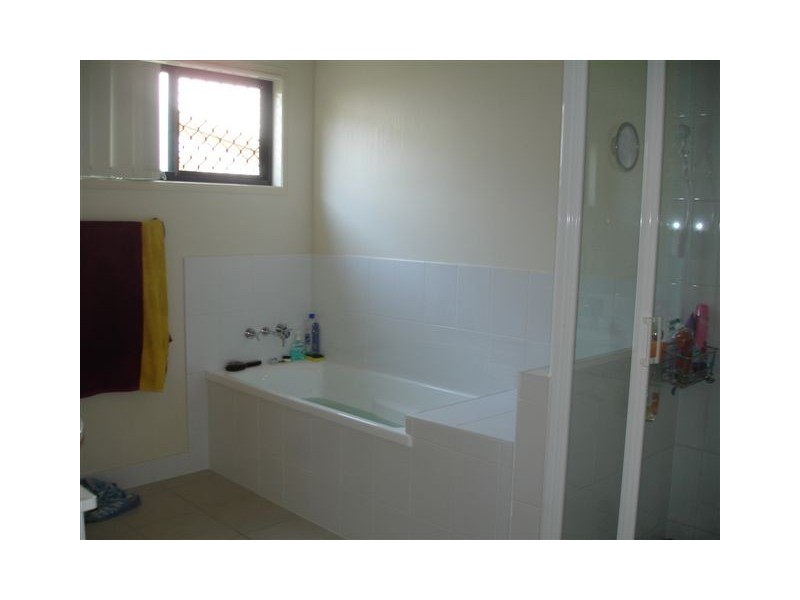 952 Yaamba Road, Parkhurst QLD 4702