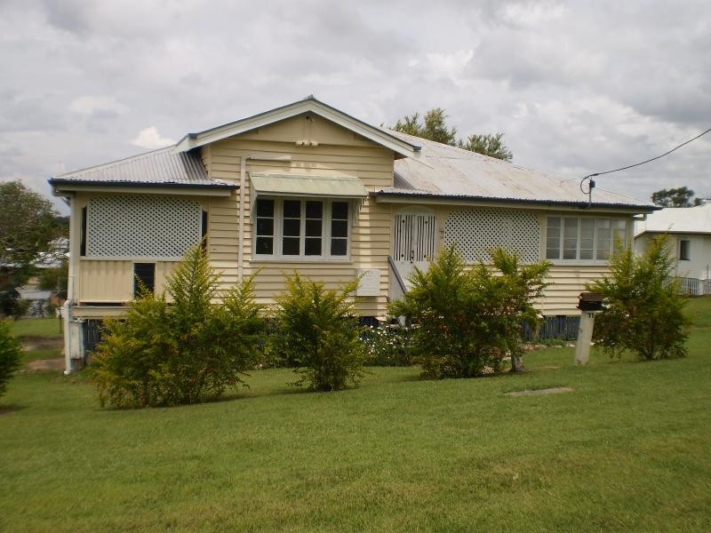 77 Cambridge Street, Rockhampton QLD 4700