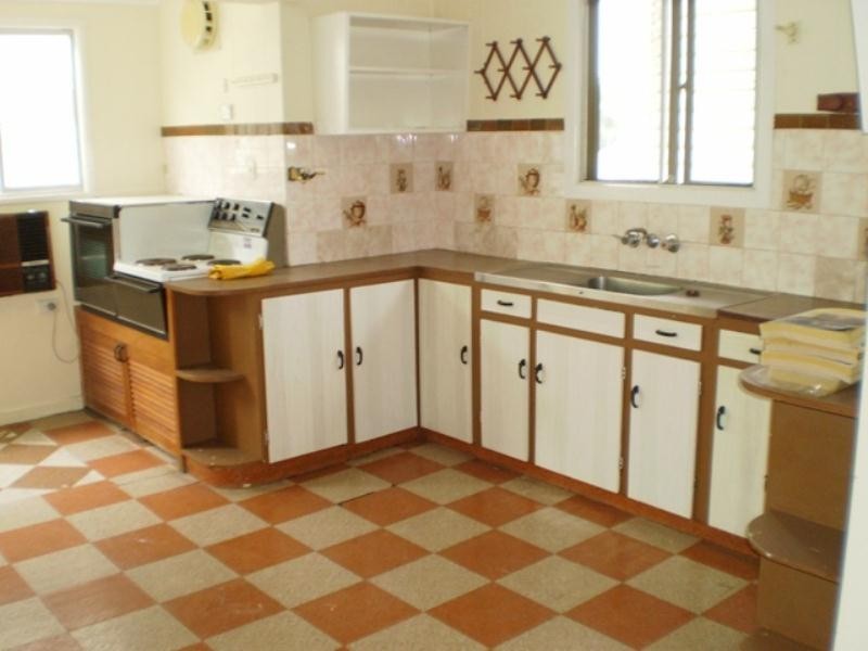 6 Dobbs Street, The Range QLD 4700