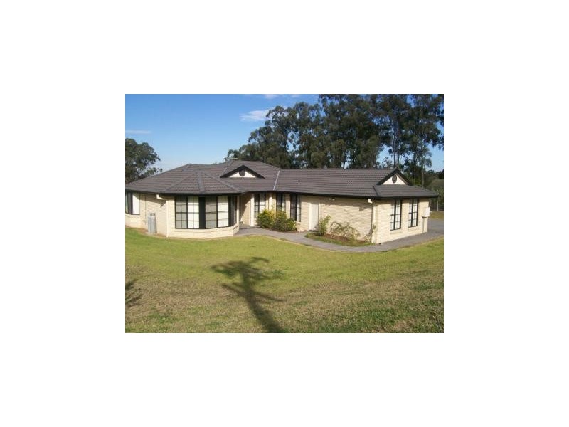 2 The Glade, Singleton NSW 2330