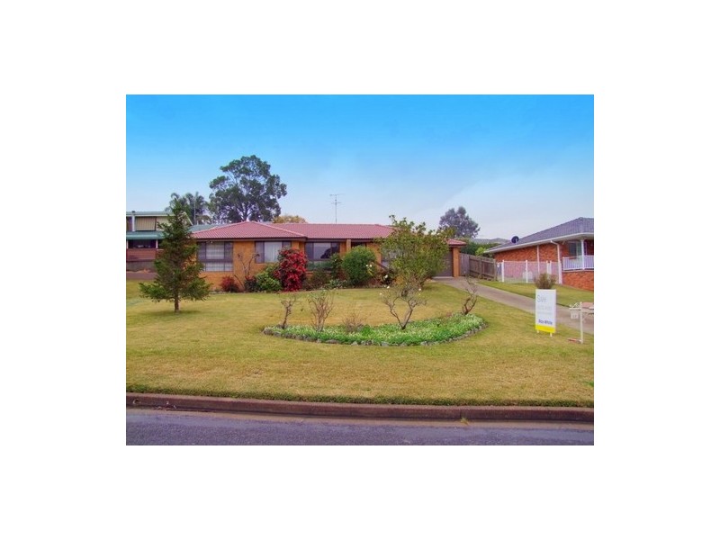 17 Bower Parade, Singleton NSW 2330