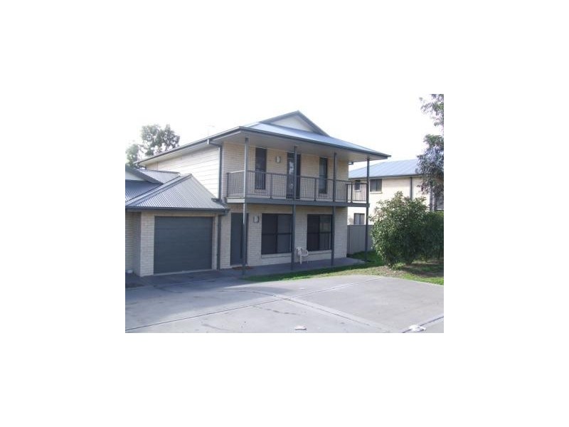 2/7 Gostwyck Place, Singleton NSW 2330