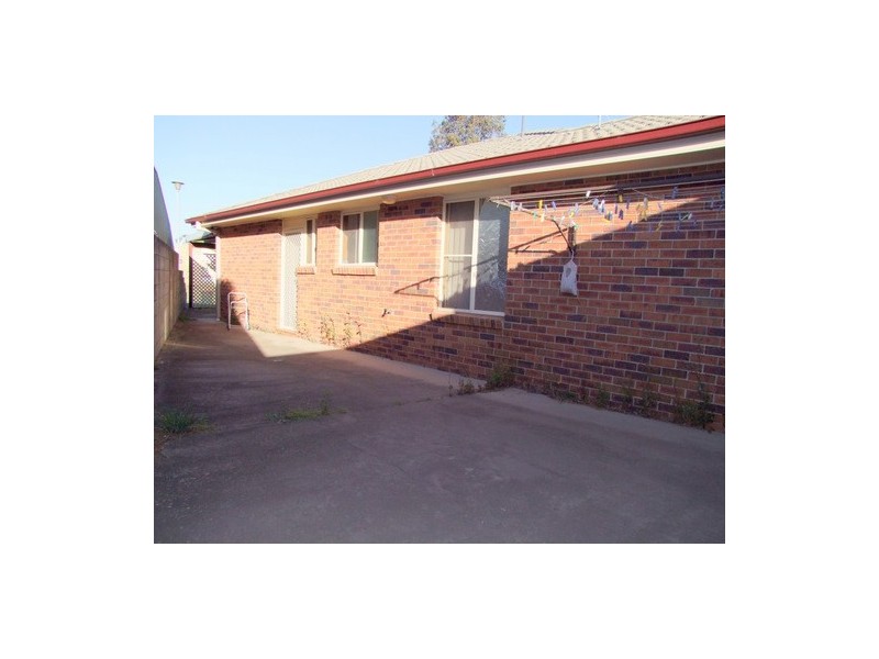 1/30 Cunningham Parade, Singleton NSW 2330