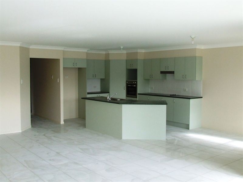 2/144 Casey Drive, Singleton NSW 2330