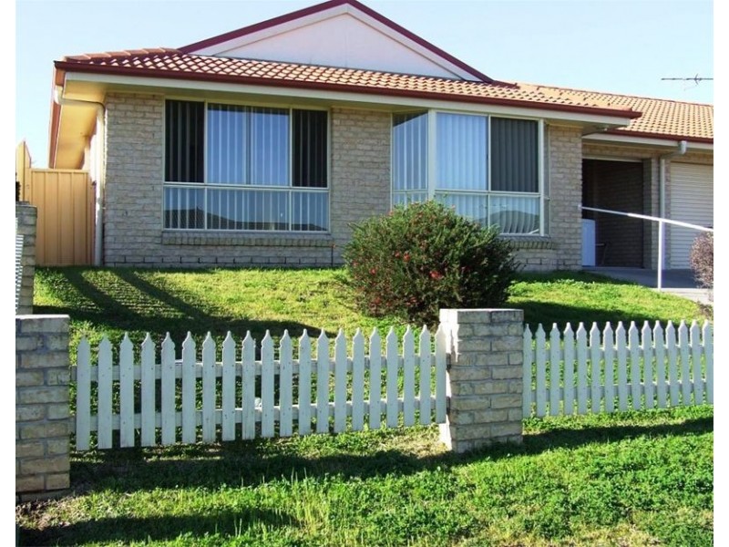 1/76 Casey Drive, Singleton NSW 2330