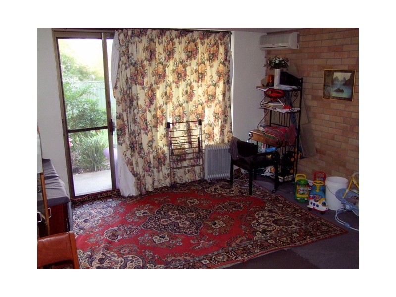 2/19 Mitchell Avenue, Singleton NSW 2330