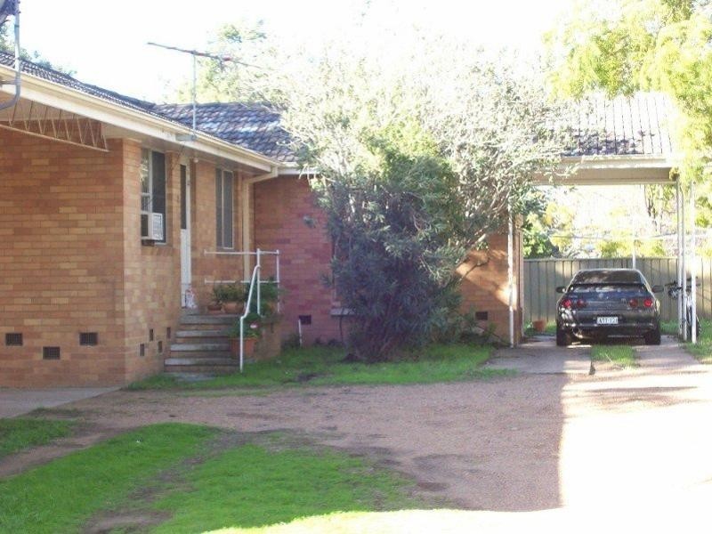 2/16  Carroll Street, Singleton NSW 2330