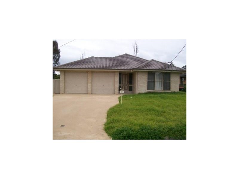 25  Waterhouse Avenue, Singleton NSW 2330