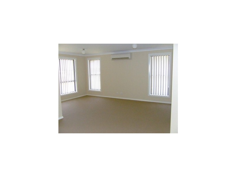 2/4  Drury Close, Singleton NSW 2330