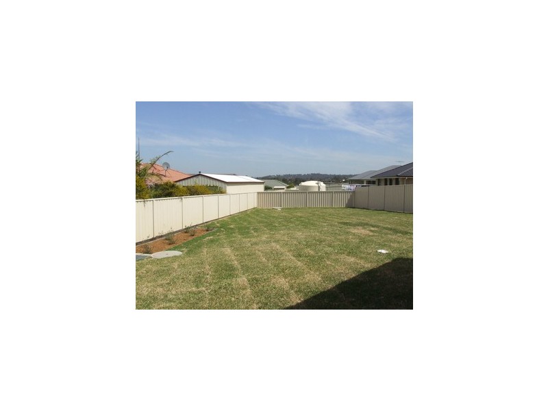 2/4  Drury Close, Singleton NSW 2330