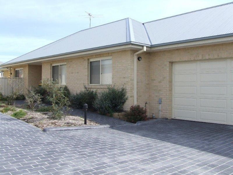 4/135  Casey Drive, Singleton NSW 2330