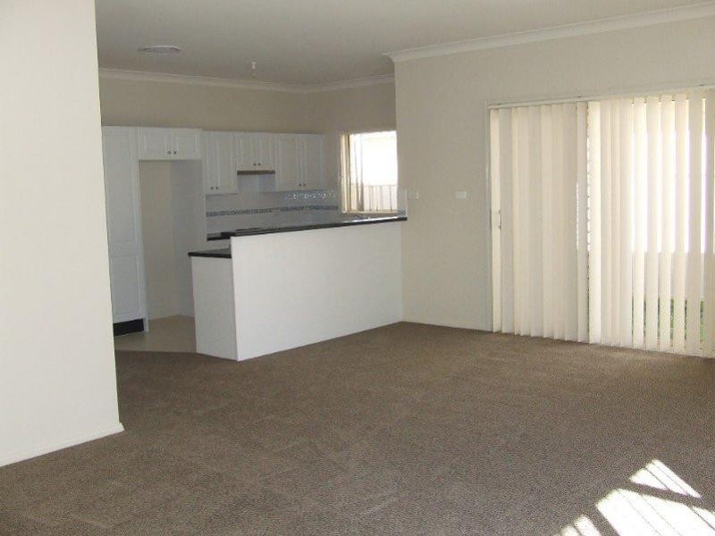 4/135  Casey Drive, Singleton NSW 2330