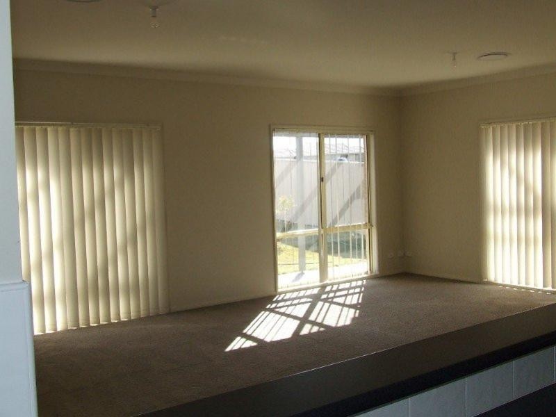 4/135  Casey Drive, Singleton NSW 2330