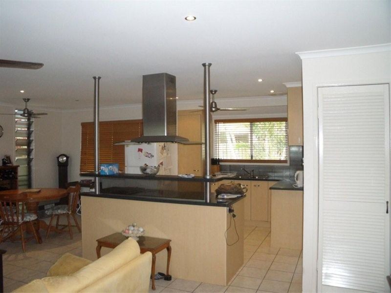 18 Prince Street, Urangan QLD 4655