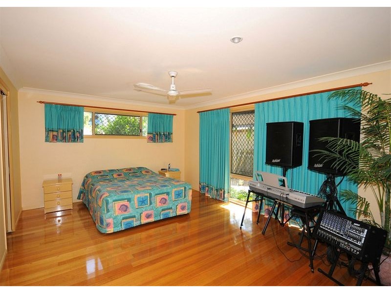 622 Esplanade, Urangan QLD 4655