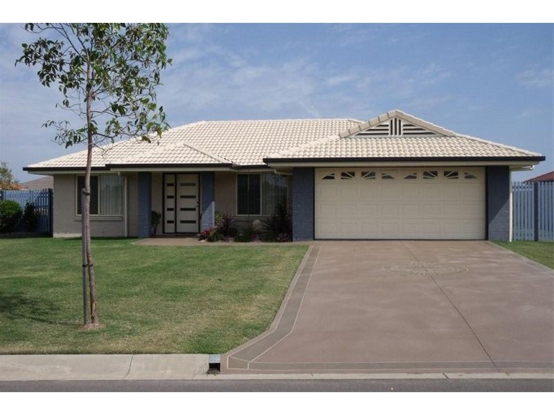 33 Lady Nelson Drive, Eli Waters QLD 4655
