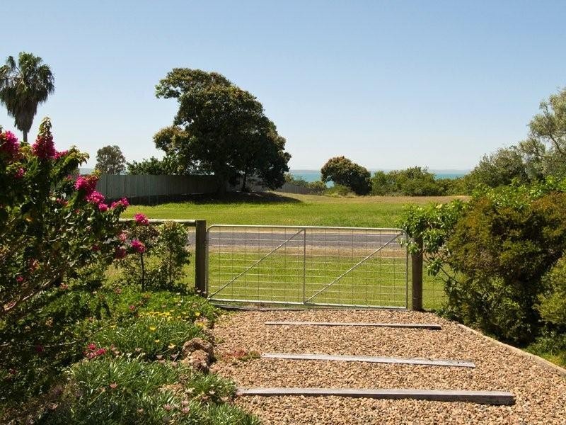 123 Swan Drive, Booral QLD 4655