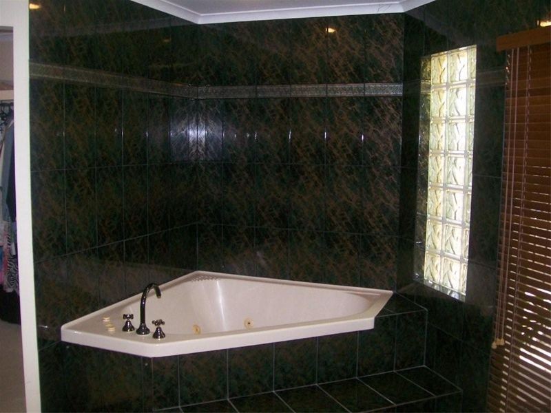 34 Esplanade, Point Vernon QLD 4655