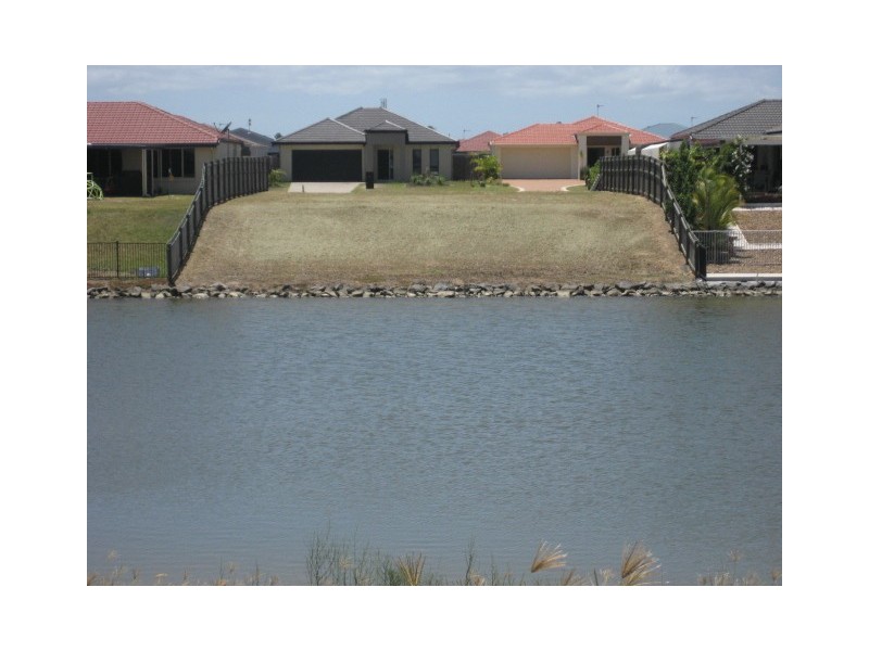 60 Earl St Vincent Circut, Eli Waters QLD 4655