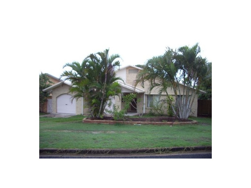 24 Kent Street, Urangan QLD 4655