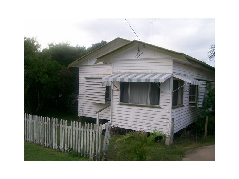 28 Kent Street, Urangan QLD 4655