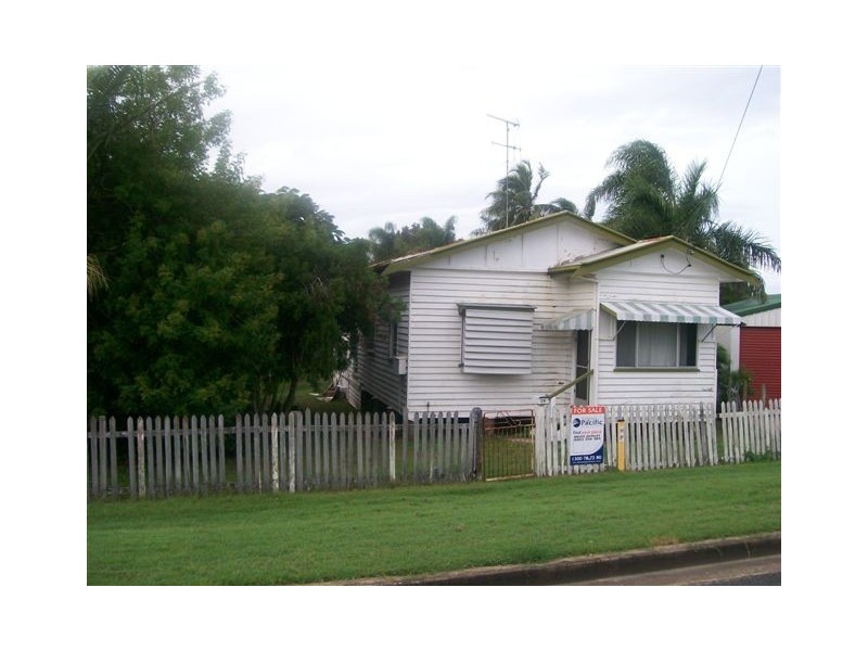 28 Kent Street, Urangan QLD 4655