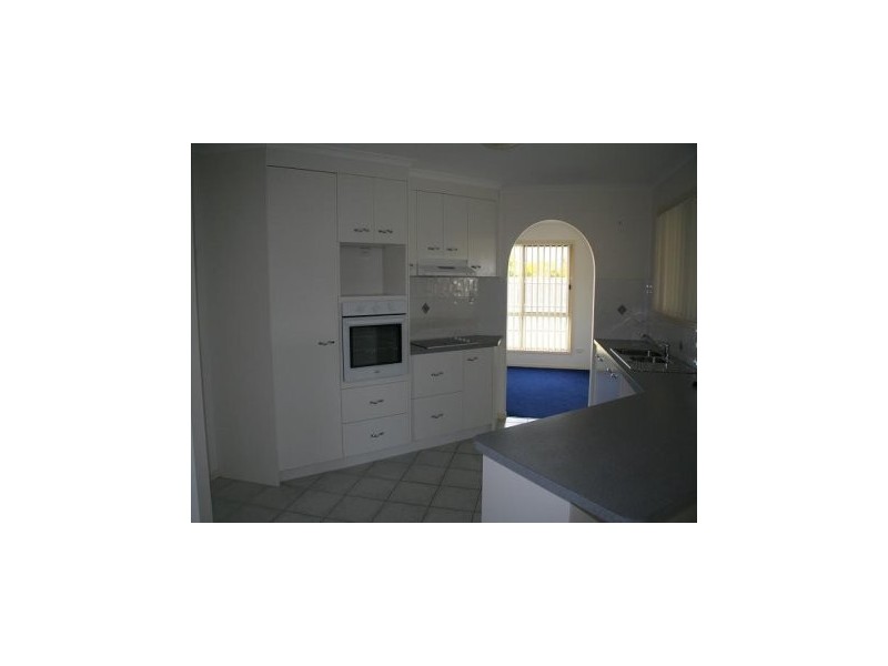6 Arwon Close, Point Vernon QLD 4655