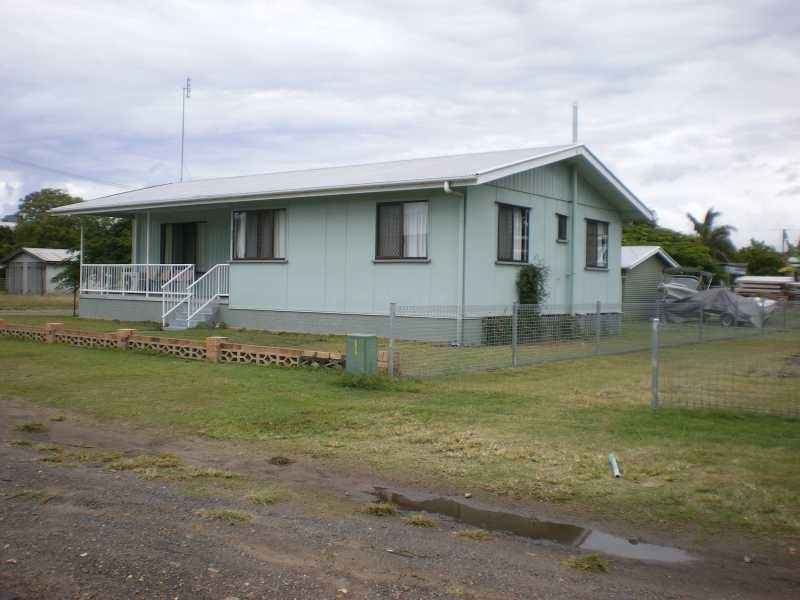 27 Hibiscus Street, Urangan QLD 4655
