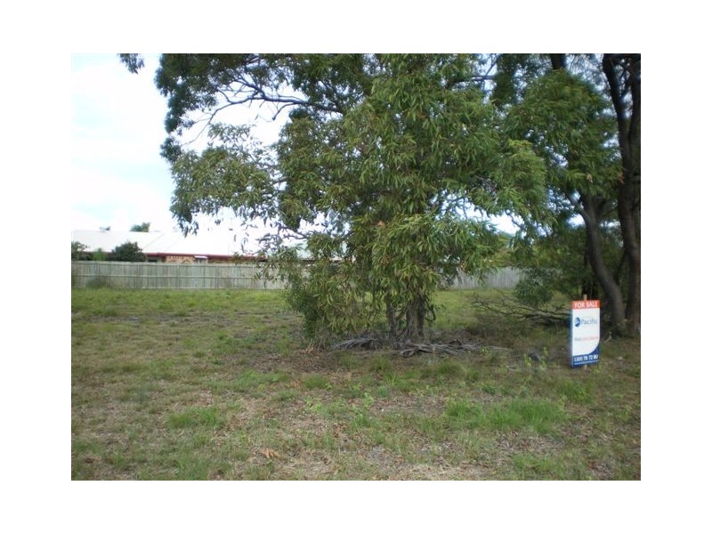 114 Limpus Street, Urangan QLD 4655