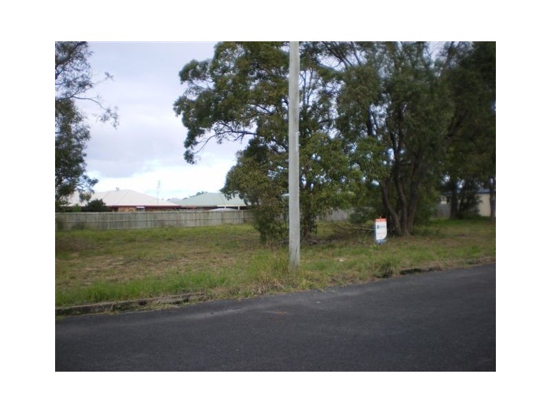 114 Limpus Street, Urangan QLD 4655