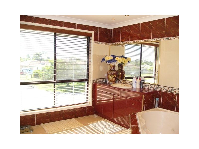 42 Foreshore Drive, Urangan QLD 4655