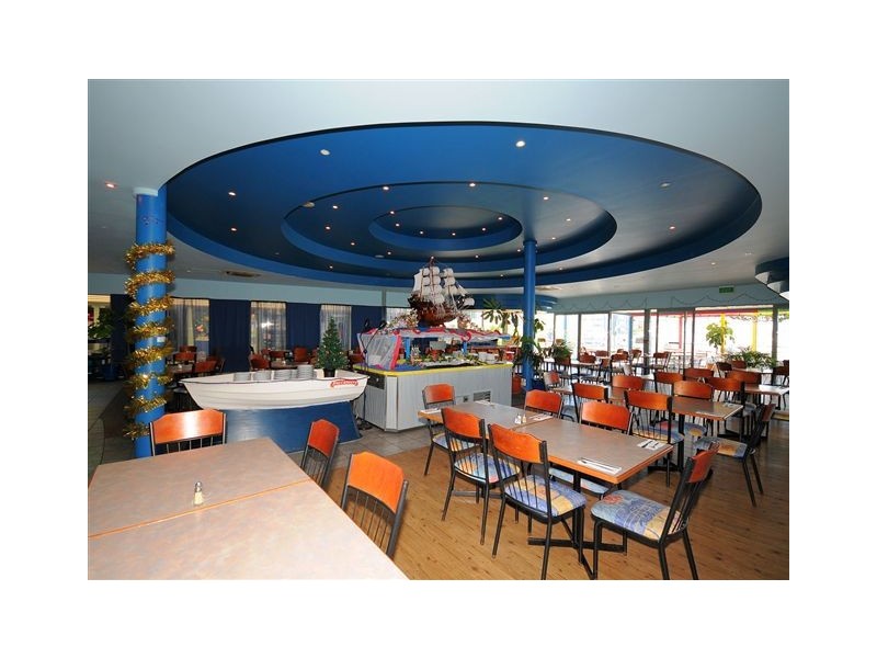 Shop 8 Buccaneer Drive, Urangan QLD 4655