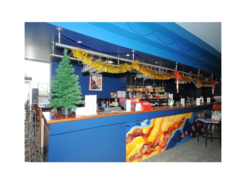 Shop 8 Buccaneer Drive, Urangan QLD 4655