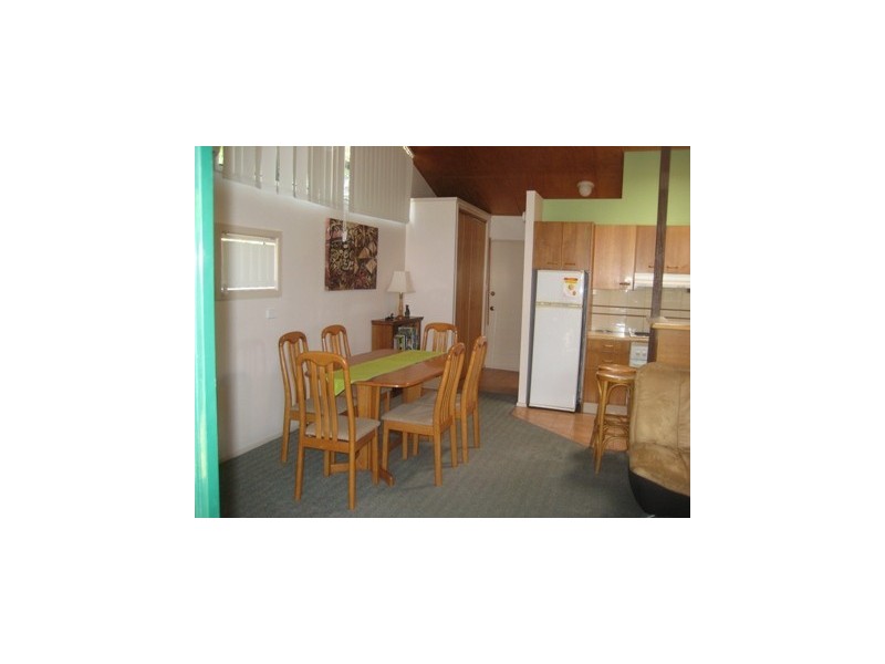 2/652 Esplanade, Urangan QLD 4655