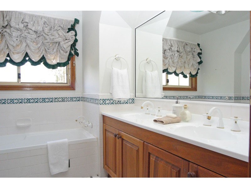 80 Kelvin Park Drive, Bringelly NSW 2556