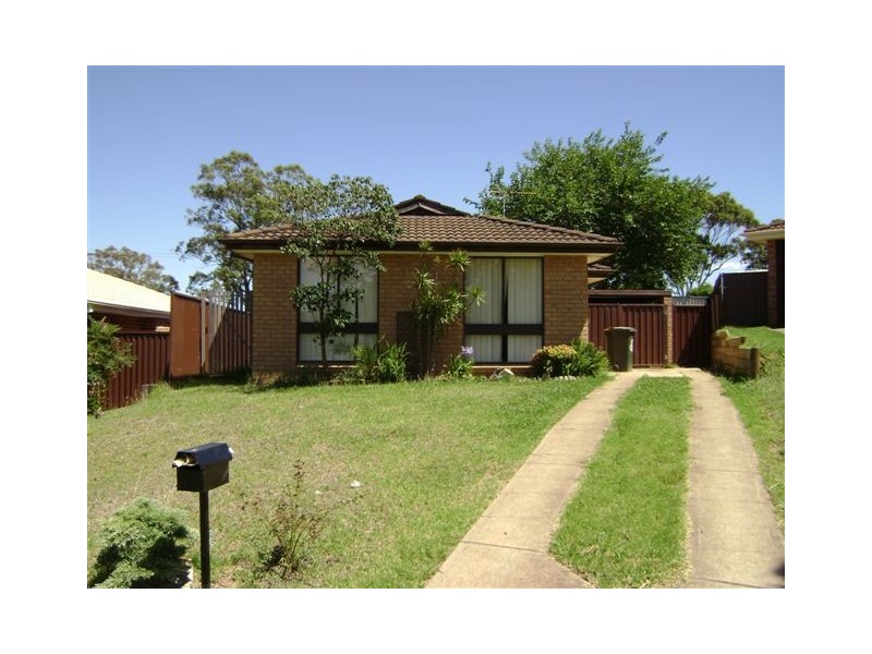 8 Morris Place, Ingleburn NSW 2565