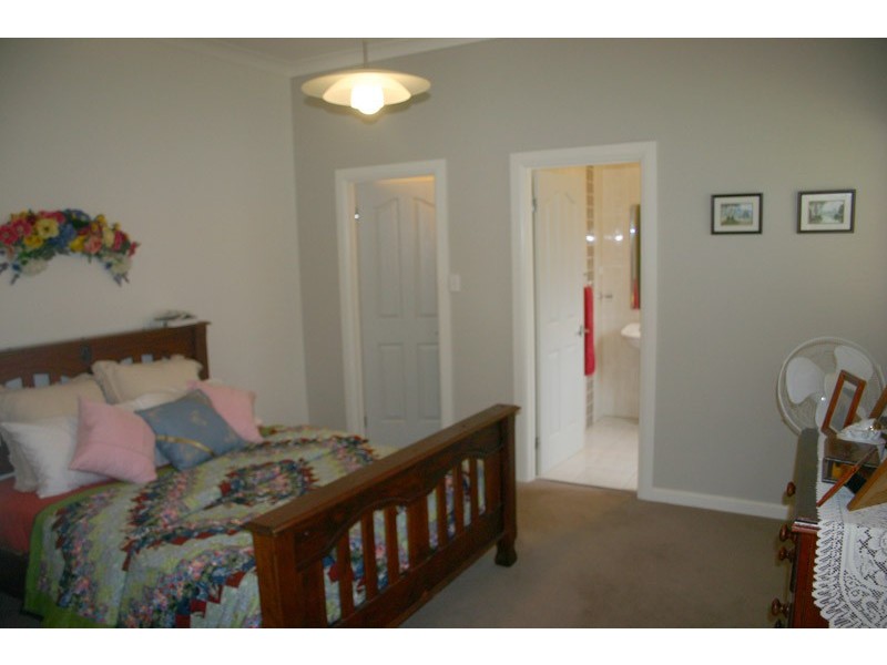 33 Young Ave, Camden Park NSW 2570