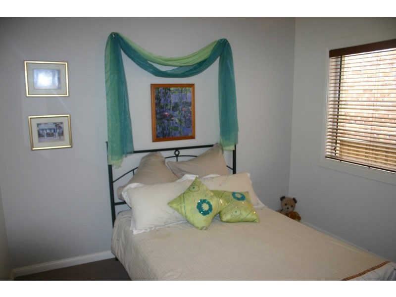 33 Young Ave, Camden Park NSW 2570