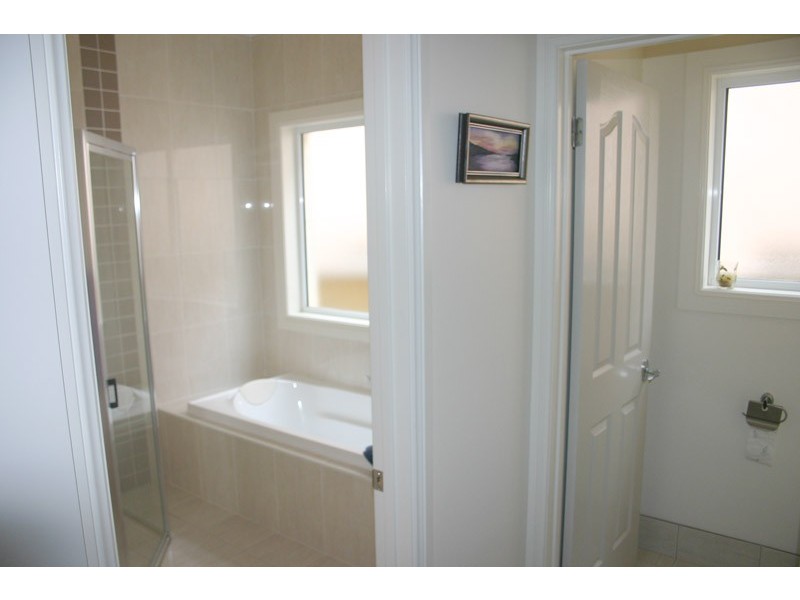 33 Young Ave, Camden Park NSW 2570