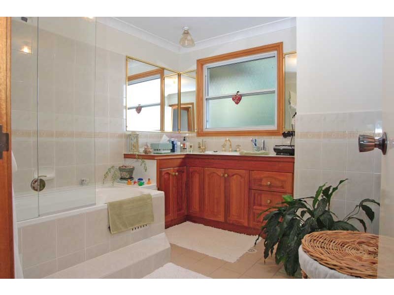 120 Victoria Park Road, The Oaks NSW 2570