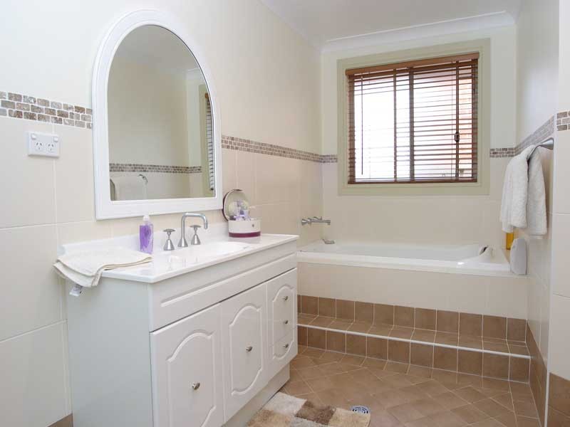 10 Coopworth Road, Elderslie NSW 2570