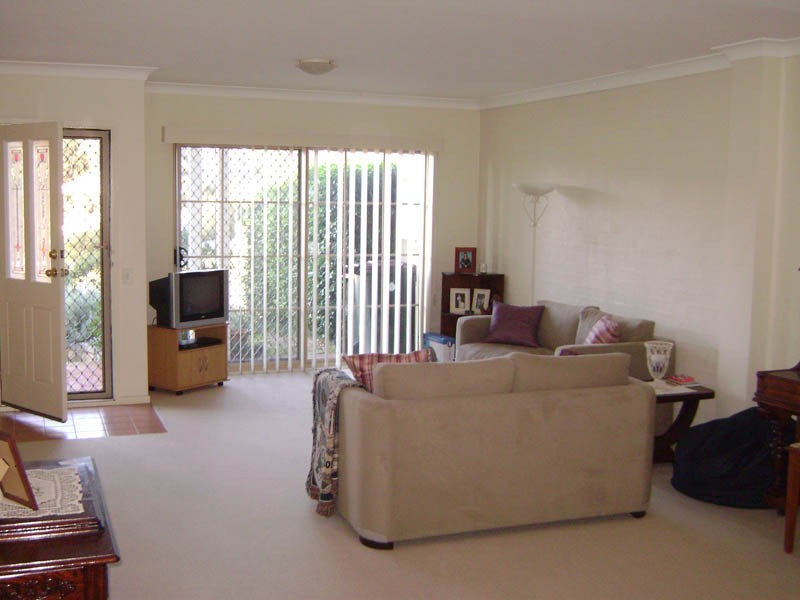 10/181 Waterworth Drive, Mount Annan NSW 2567