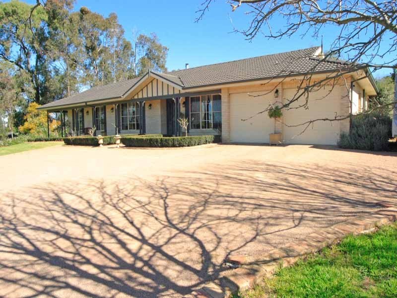 1 Haddin Place, Kirkham NSW 2570