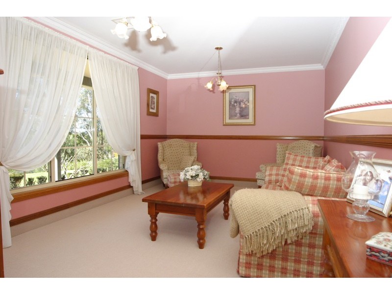 1 Haddin Place, Kirkham NSW 2570