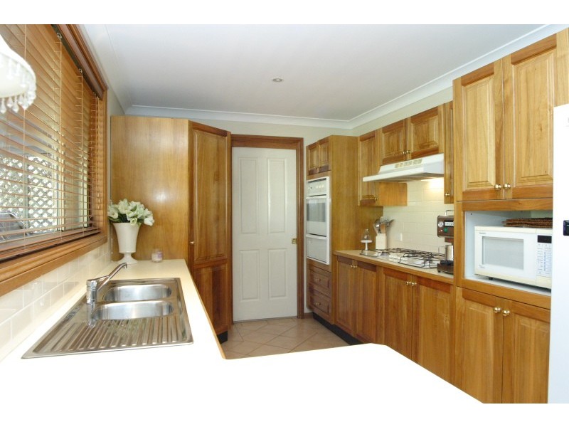 1 Haddin Place, Kirkham NSW 2570