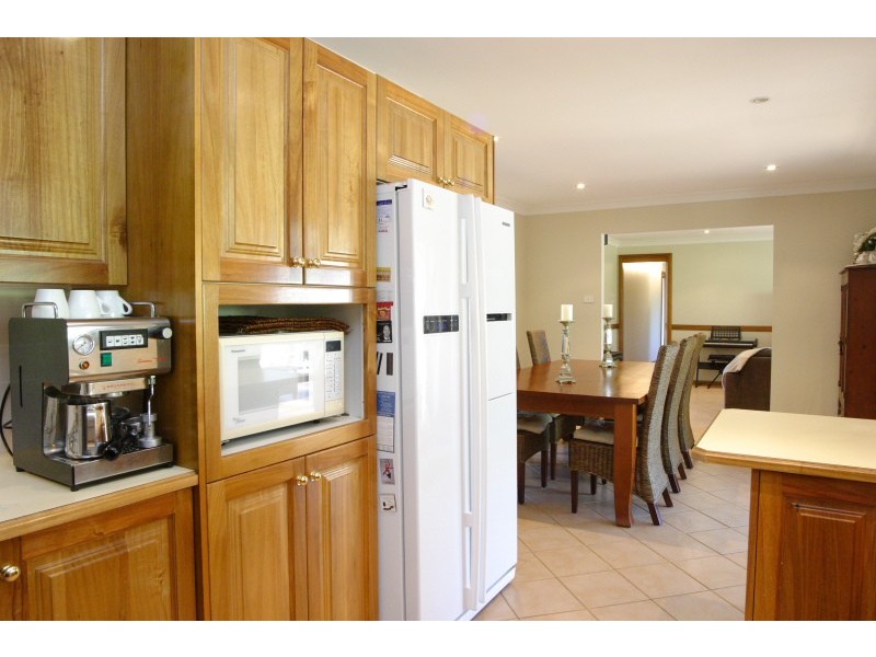 1 Haddin Place, Kirkham NSW 2570