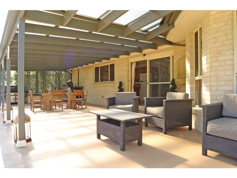 1 Haddin Place, Kirkham NSW 2570