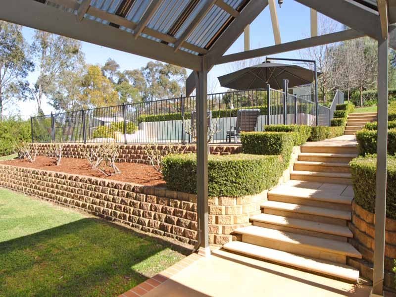 1 Haddin Place, Kirkham NSW 2570