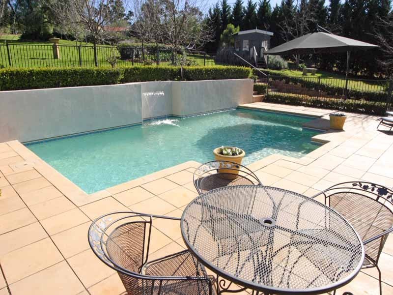 1 Haddin Place, Kirkham NSW 2570